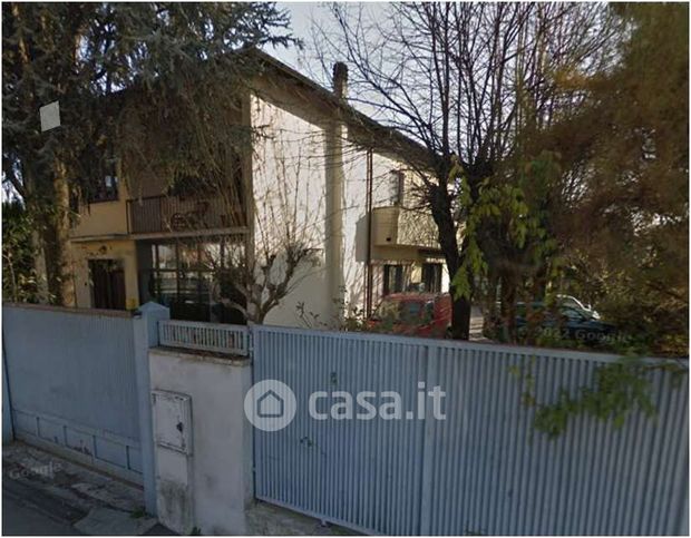 Casa bi/trifamiliare in residenziale in Viale Agricoltura 6