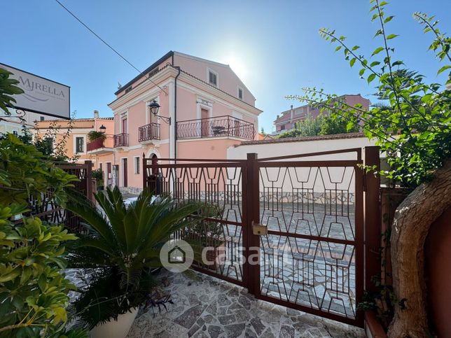 Casa indipendente in residenziale in Corso Biagio Lomonaco