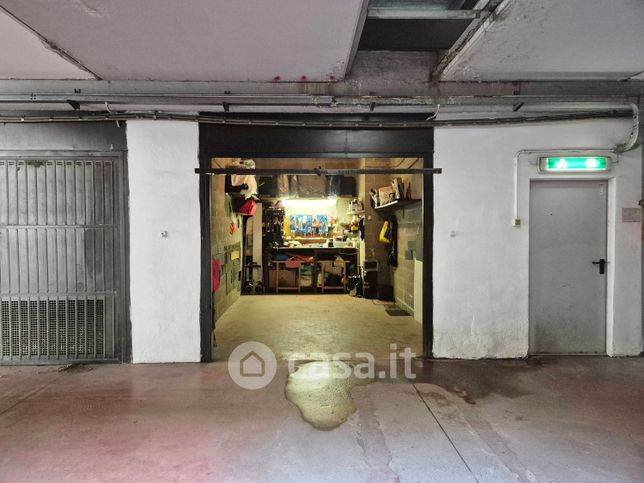 Garage/posto auto in residenziale in Via San Donato 44