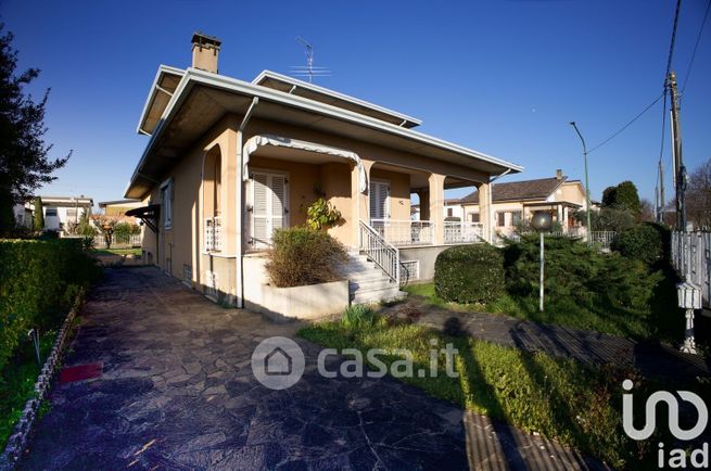 Villa in residenziale in Via IV Novembre
