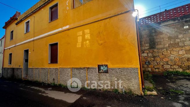 Casa indipendente in residenziale in Via Ferracciu