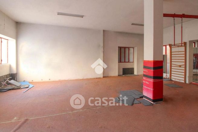 Ufficio in commerciale in Via Montà 37