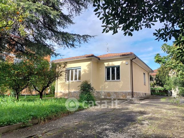 Villa in residenziale in Via del Sole 8