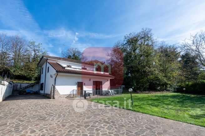 Casa indipendente in residenziale in Via Casilina