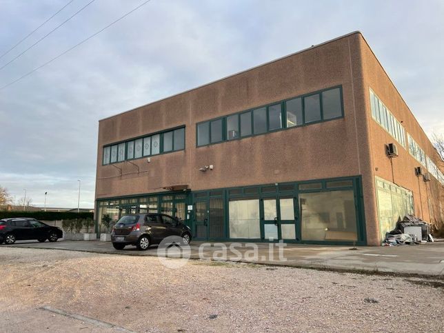 Ufficio in commerciale in Via della Tecnica 7