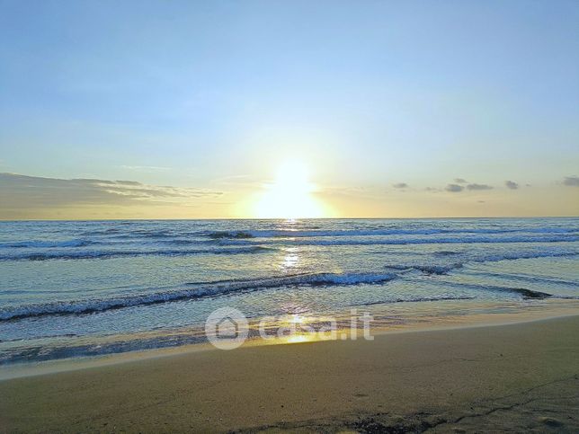 Appartamento in residenziale in Lungomare degli Ardeatini 84