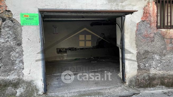 Box/posto auto in residenziale in Via Costa 38