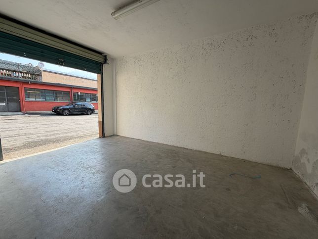 Box/posto auto in residenziale in Via Roma 36