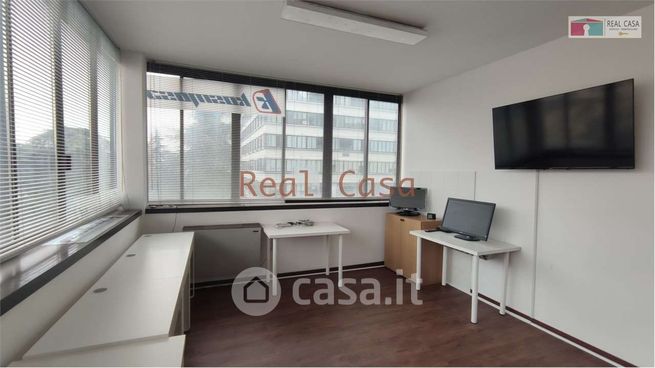 Ufficio in commerciale in Via E. Rainusso