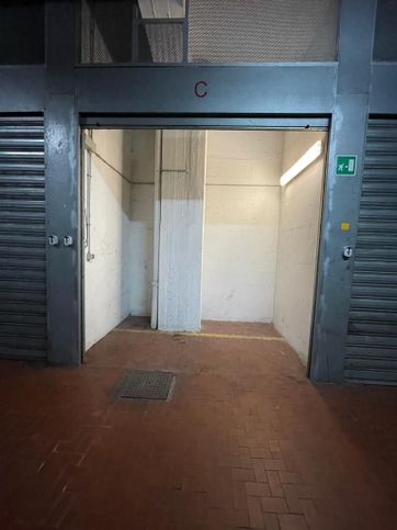 Garage/posto auto in residenziale in Via Guido de Ruggiero 81