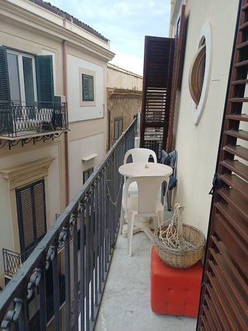 Appartamento in residenziale in Via Lungarini 68