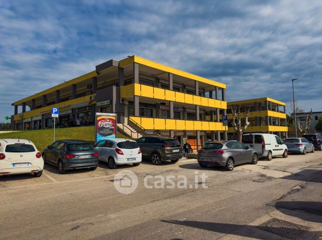 Attività/licenza (con o senza mura) in commerciale in Via Mosca Tommaso
