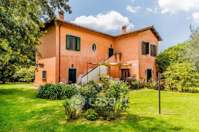 Villa in residenziale in Via Appia Antica