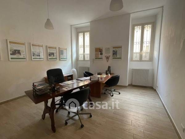 Ufficio in commerciale in 