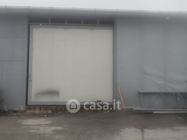 Capannone in commerciale in Via Raffaello Sanzio 4