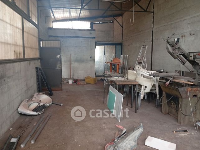 Capannone in commerciale in Via Badesi