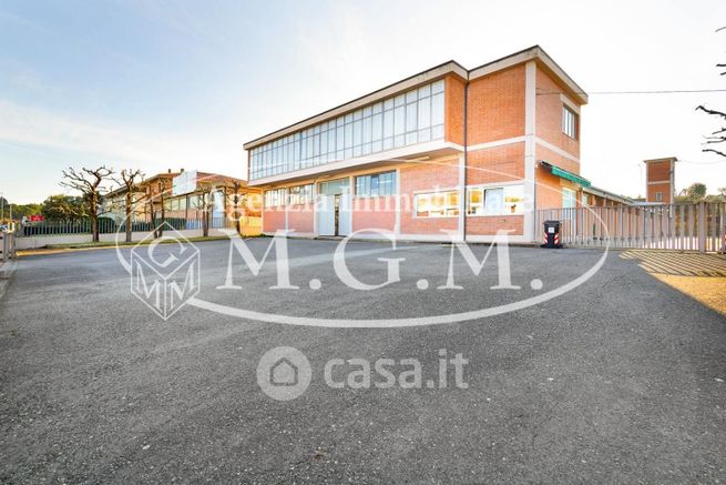 Capannone in commerciale in Via Livornese Est