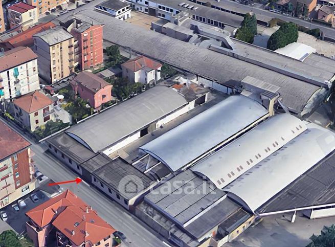 Capannone in commerciale in Via del Santuario 2