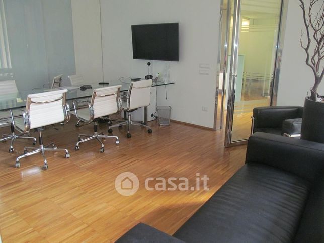 Ufficio in commerciale in Via Lungaterno Sud