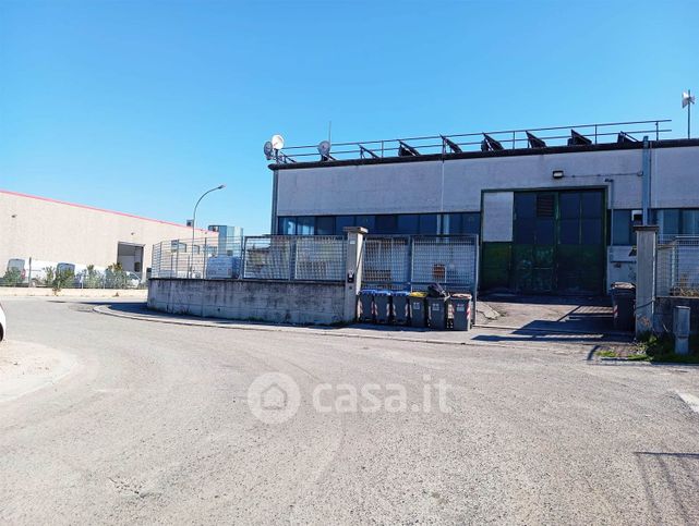 Capannone in commerciale in Strada di Sabbione