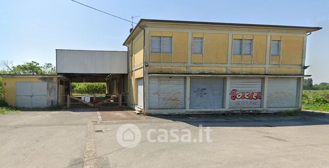 Capannone in commerciale in Via Comunale per Villachiara