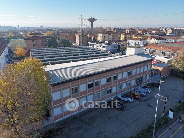 Capannone in commerciale in 