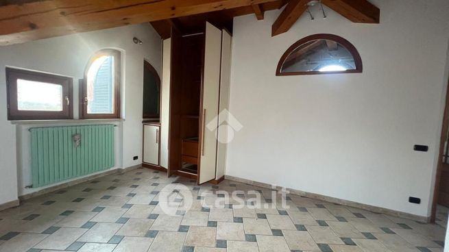 Casa bi/trifamiliare in residenziale in 