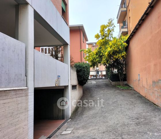 Garage/posto auto in residenziale in Via Giuseppe Massarenti 180