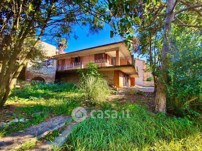 Rustico/casale in residenziale in Circonvallazione Orvietana 13