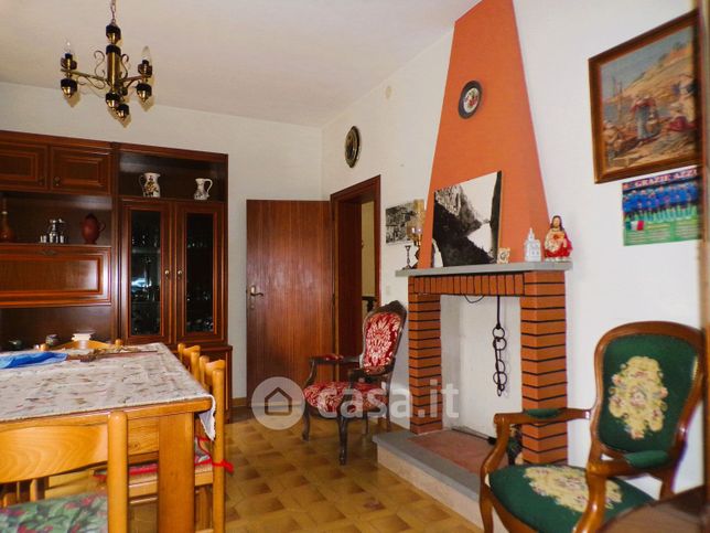 Casa bi/trifamiliare in residenziale in Pianello