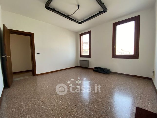 Ufficio in commerciale in Via Venezia