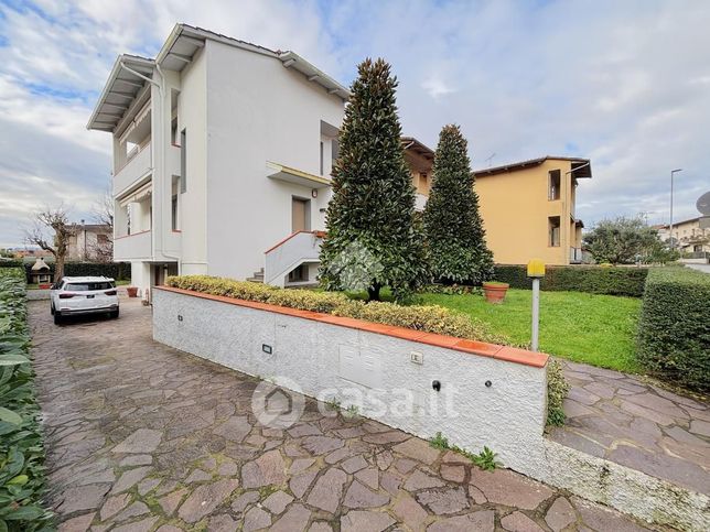 Casa bi/trifamiliare in residenziale in Via Arrigo Boito 38