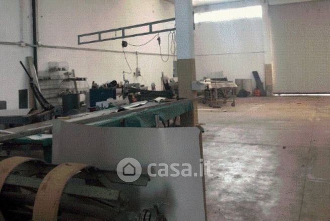 Capannone in commerciale in Argine Filippina