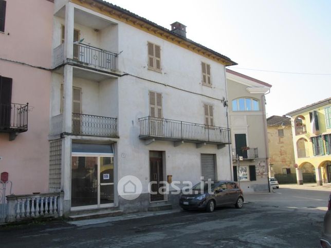 Casa indipendente in residenziale in Piazza Vittorio Veneto 18