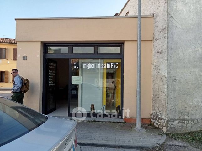 Attività/licenza (con o senza mura) in commerciale in Viale Europa
