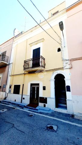 Casa bi/trifamiliare in residenziale in Via Calabria 3