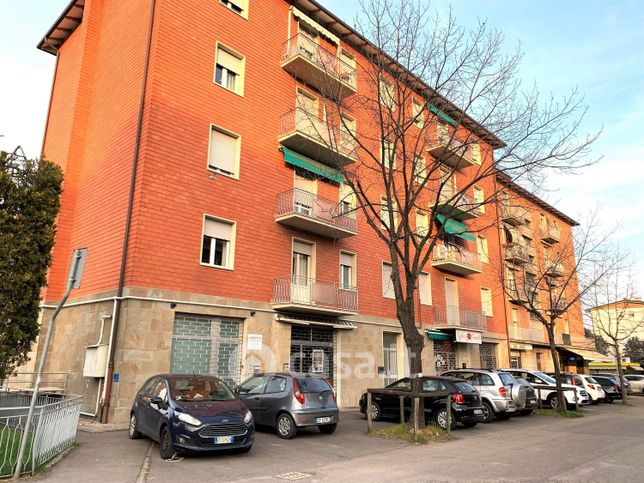 Capannone in commerciale in Viale 2 Giugno 2525