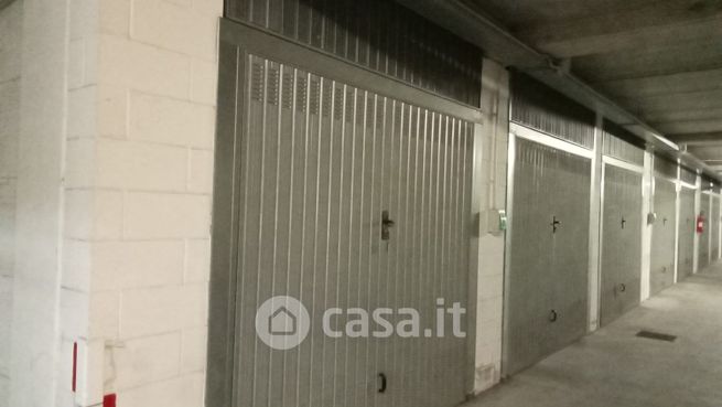 Box/posto auto in residenziale in Viale Giosuè Carducci 1
