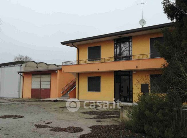Casa indipendente in residenziale in Via Beccara 32