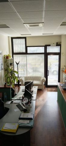 Ufficio in commerciale in Via Antelao