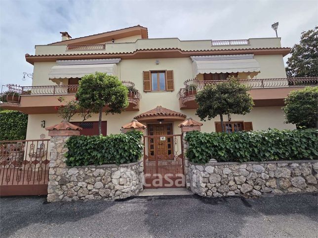 Villa in residenziale in 