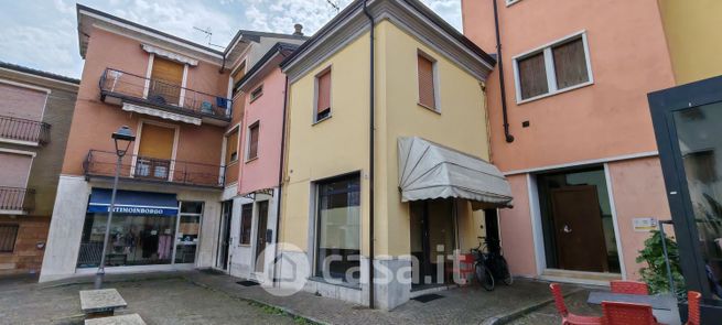 Negozio/locale commerciale in commerciale in Via Roma 77