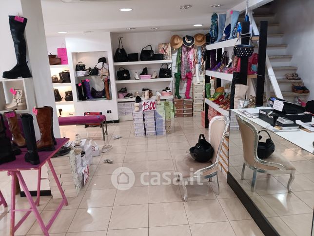 Capannone in commerciale in Via Grande 8