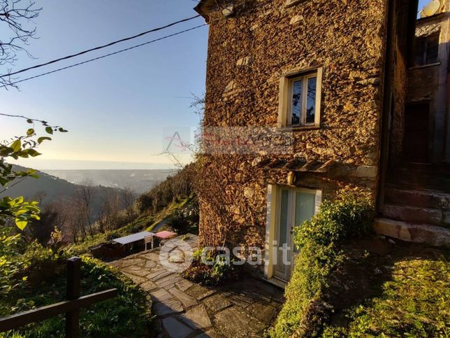 Casa bi/trifamiliare in residenziale in 