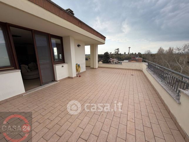 Attico/mansarda in residenziale in Via Foro Appio