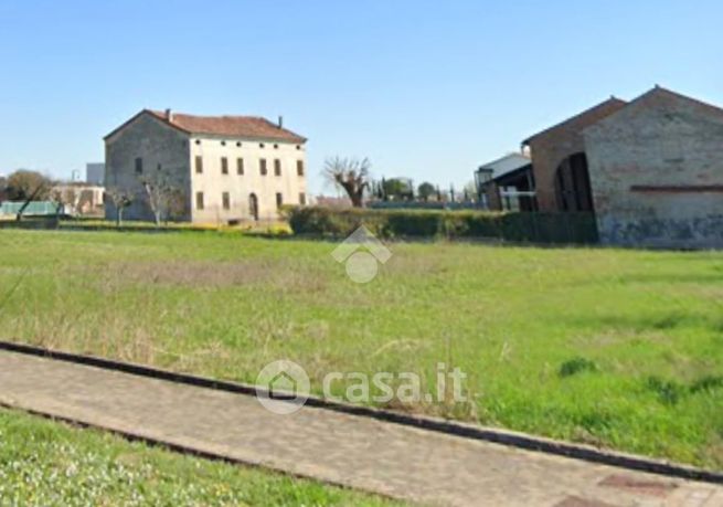 Terreno edificabile in residenziale in Via Martiri delle Foibe