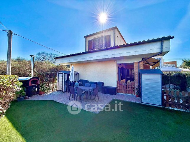 Villa in residenziale in Via Anticoli Corrado 51
