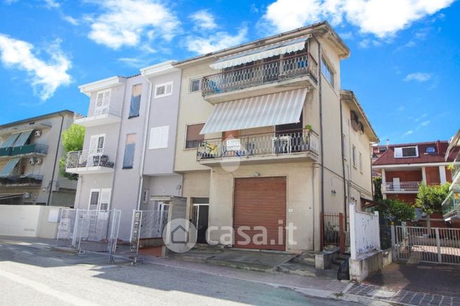 Appartamento in residenziale in Via Massimo D'Azeglio 40