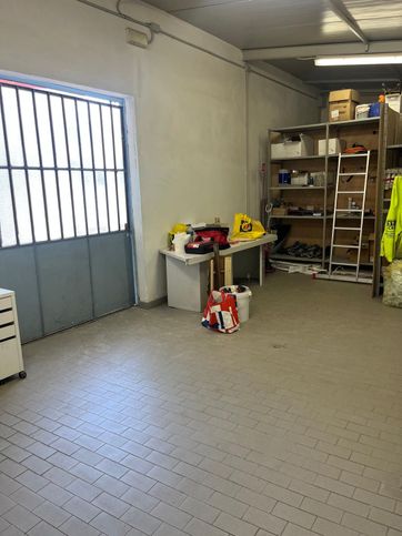 Capannone in commerciale in Strada Statale 1 109