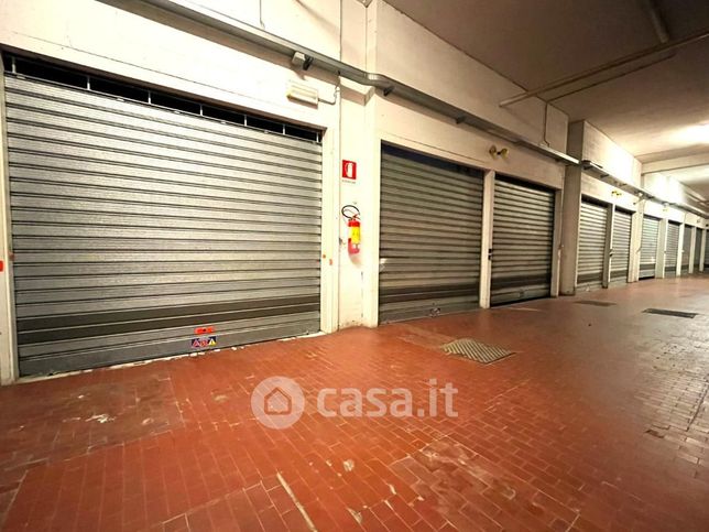 Box/posto auto in residenziale in Via della Villa Demidoff 72